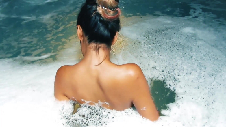 Asian Pussy Vision: Big foam bathing with an asian model