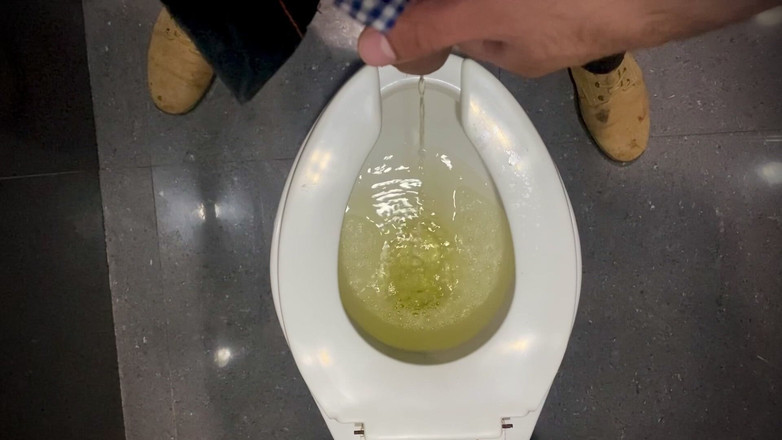 NerdycharlieXXX: Baños meando - compilación