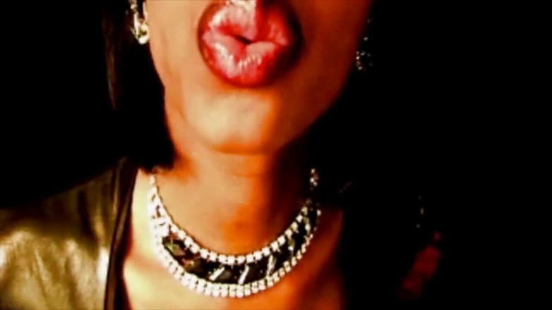 The Goddess Simone: Ruj uygulaması 4 kadın kılıklı kadınım