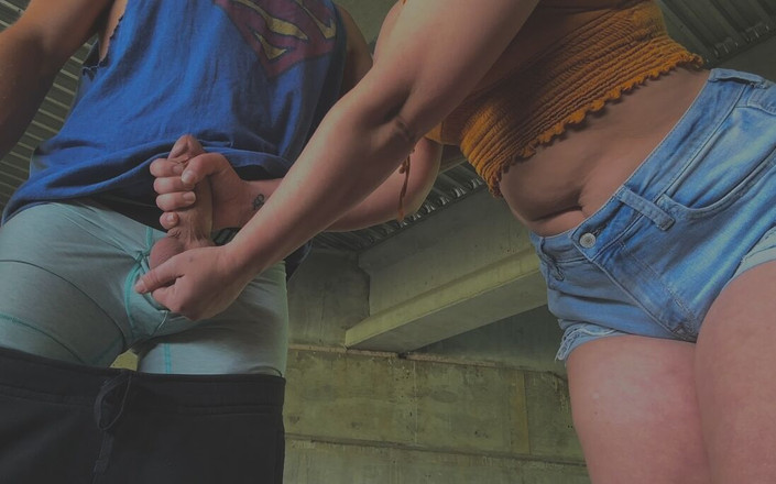 Dani Raisor: Gioco con le palle pompino con un uomo senza casa