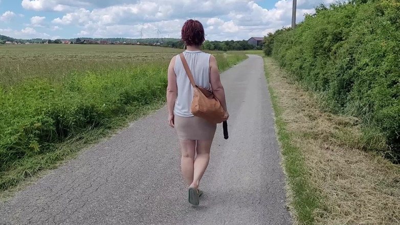 Popp Sylvie: Dildo Fucking in the Middle of the Street
