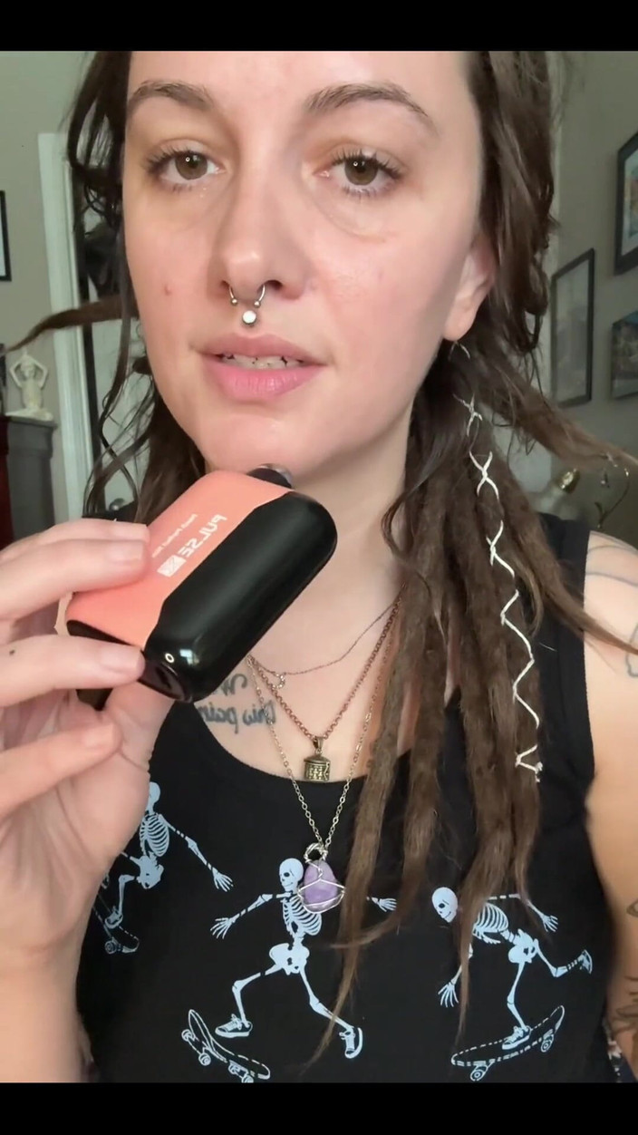 Chery Trees: Dmuchanie dymu na ciebie i ślinienie się