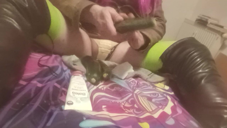 JujuTV: Bitchboyass làm điều đó lần này với một quả bí ngòi