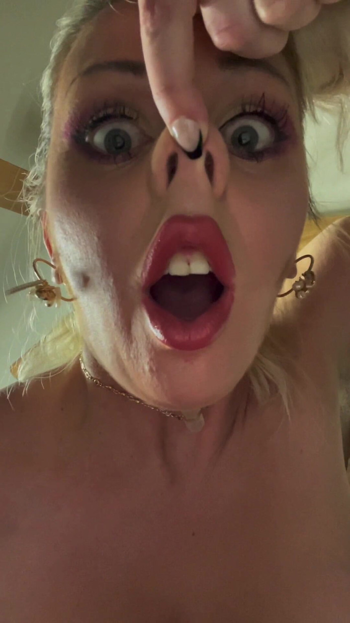 Sultry Silvea: 蒸し暑いシルベアダムピギーは就職の面接に行きます