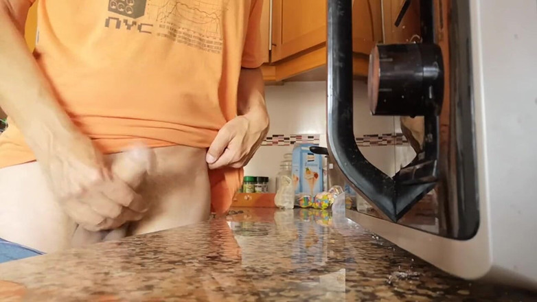 Rafael Torreano: Mutfak tezgahında boşalmamı izle