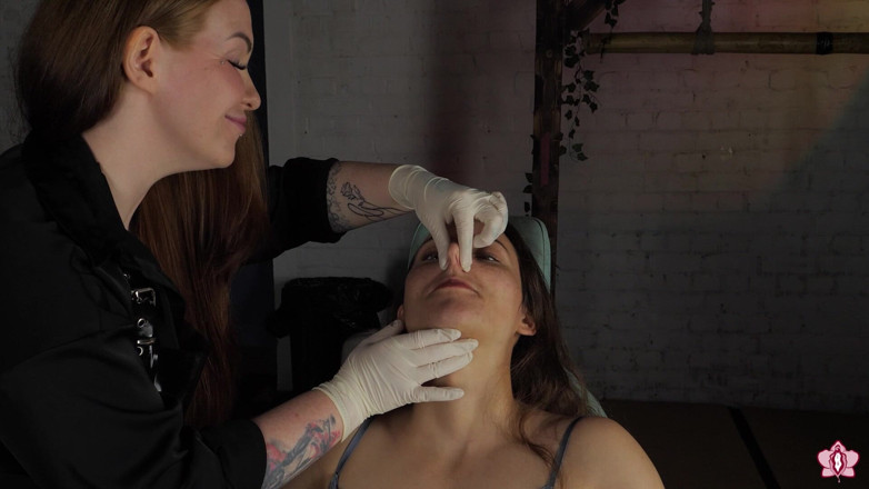 Good Giirl Mila Maeve: 15 Minutes of Nose Pinching in Pvc Gloves