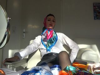 Lady Victoria Valente: Headscarves fitting