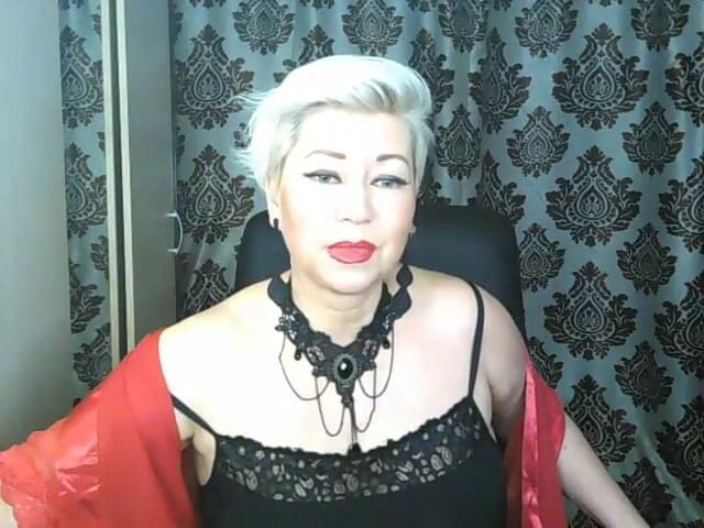 AimeeParadise: Sexy zralá děvka dildo show ...