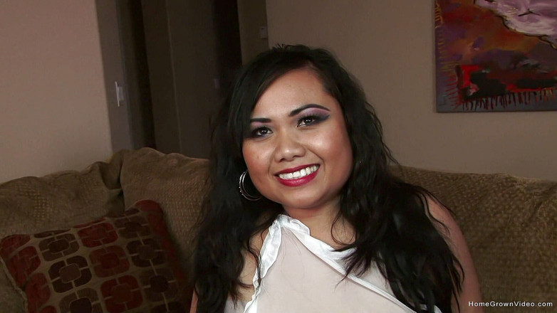 Homegrown BBW: Tia hấp dẫn châu Á mũm mĩm lần đầu tiên được chơi hai...