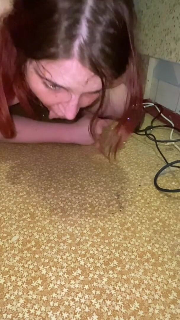 Elena917: deepthroat and spit play with fuck machine