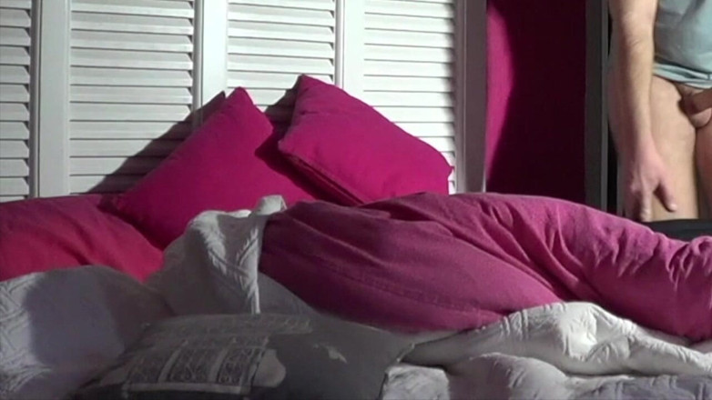 Only Bareback Porn Studio Amator: Ein Heteor ist OPK, um seinen Kumpel zu blasen