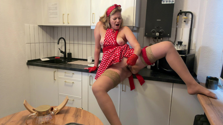 Heatwave Porn: Horny Grandma Masturbates with a Cucumber in the Kitchen When...