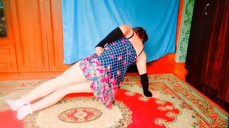 Kitty_Cross: Shemale vui tươi khoe vòng tay mắt cá chân trong...