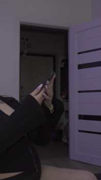 Storia porno: Durante il secondo sesso anale della sua vita, fluiva come una troia