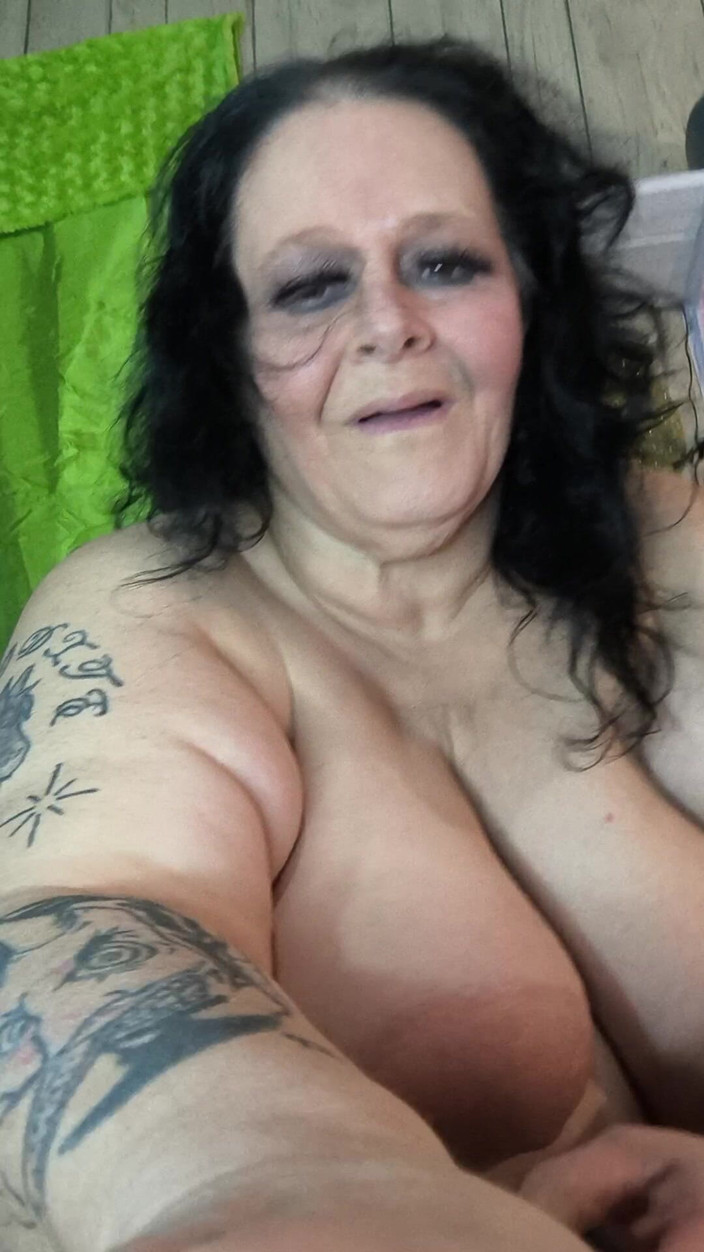 HerculesnVENUS: Pelacur ini pengen dientot sama 10 kontol besar