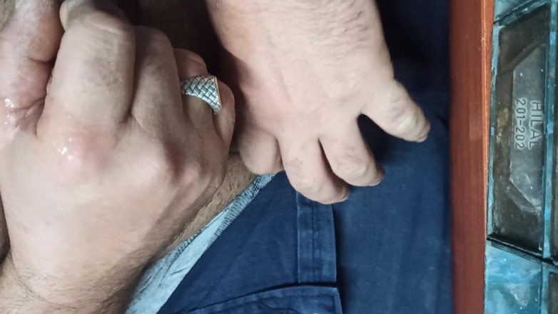 CenkAy: Masculerクマトルコのパパはオフィスのテーブルの下で自慰行為をします