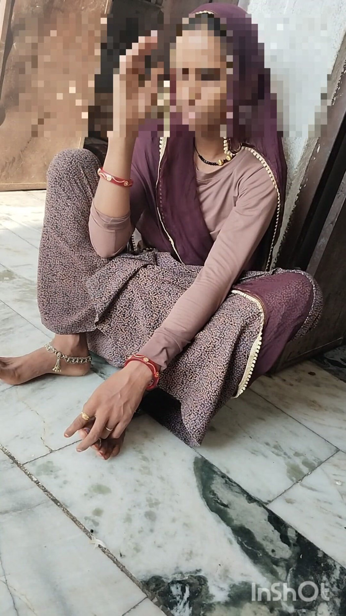 Pushpa-devi couple: 今日はプシュパの夫が家にいませんでした