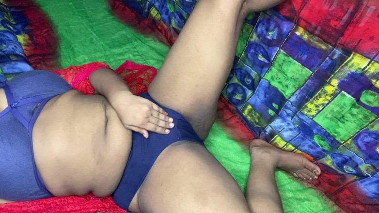 Angoori: Awek Desi Marathi India menunjukkan buah dada besar menjolok bhabhi