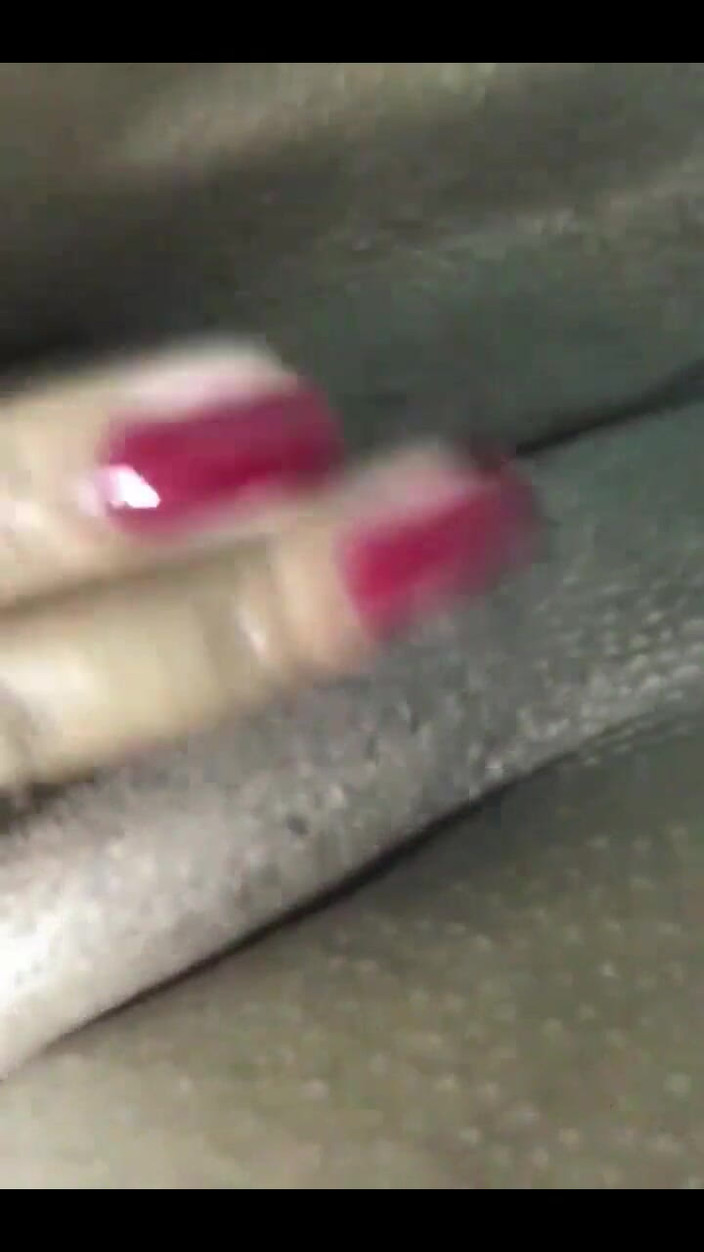 SiriricaSexy: Mokra kobieta chce się pieprzyć.