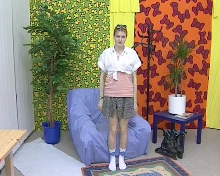 YOUR FIRST PORN: Ivone Ramping Menunjukkan Klip Lembut Rambutnya