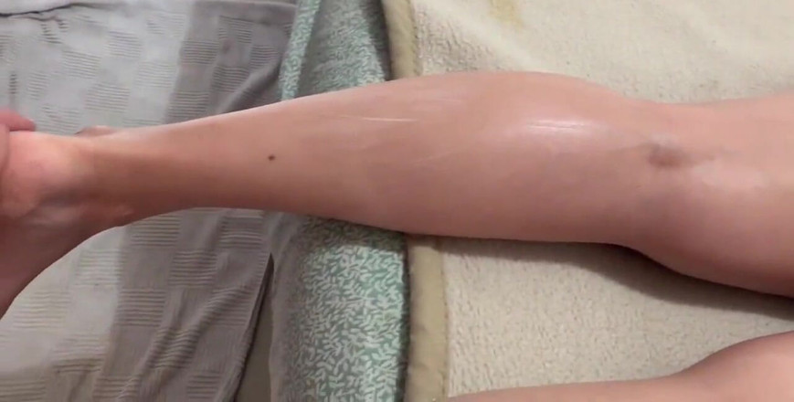 Ivana Montana: La sorellastra vuole un massaggio ai piedi