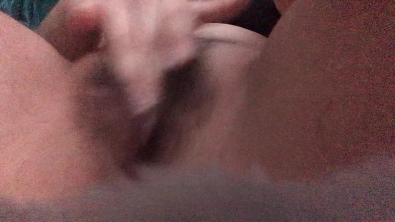 Thebeautybadby: Une latina à la chatte poilue se masturbe