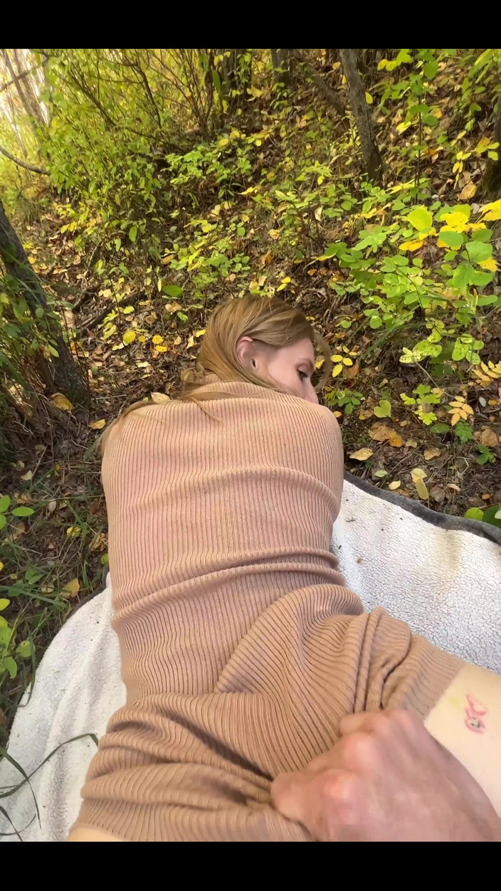 Nerdy Nympho: Nieznajomy złapał mnie w lesie i skradł mnie