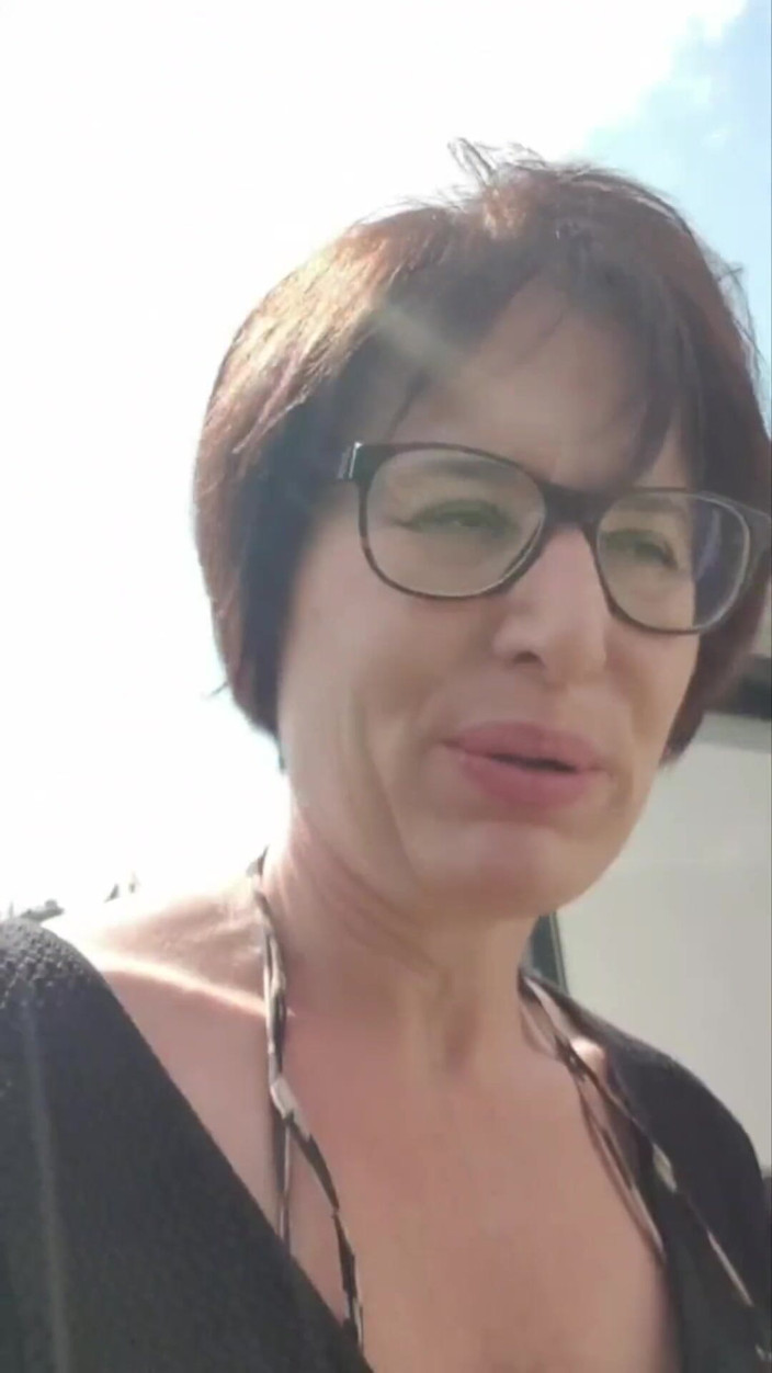 JulieEroticDress: Büyük dildo eğitimi