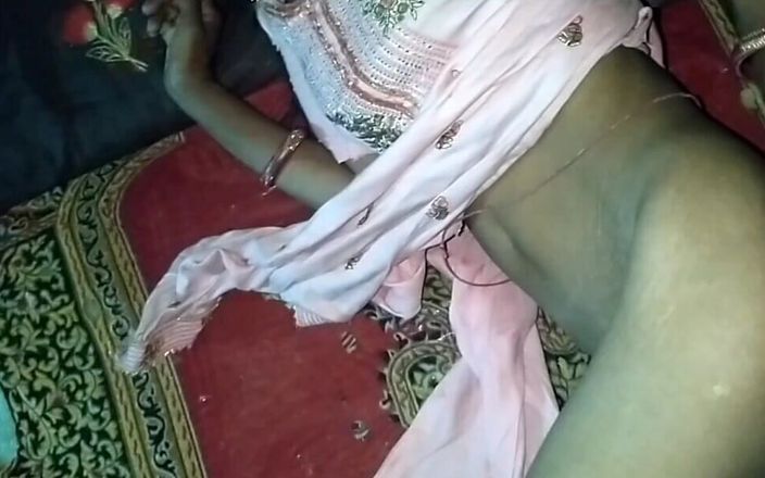 Meena hot girl: Kocam yarağını götüme soktu ve benim de dışarı çıkmaya başladım aman...
