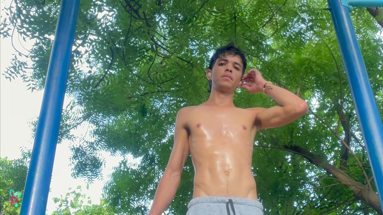 Isak pervert: Sapıkları kutluyorum 10k, odamda süt partisi