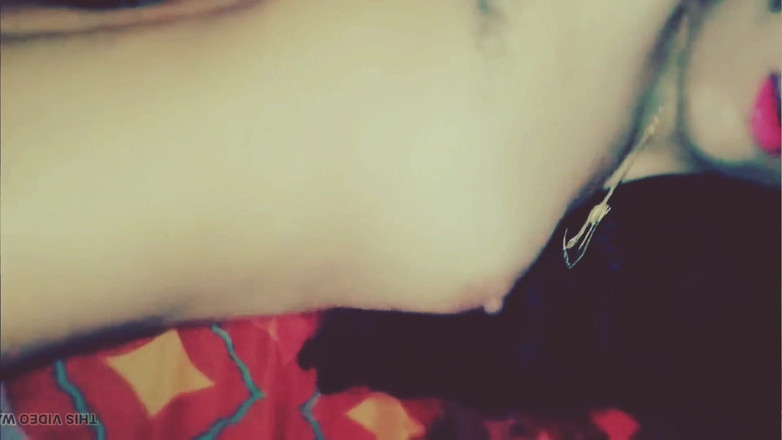 Hot Sis: ラティカは後背位を作り、ヌードで私に完全なハードセックスをしてください