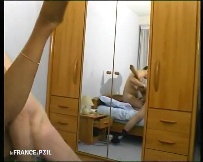 Rue Chaude: Dziadek odwiedza przyjaciela i wykorzystuje to, aby uderzyć swoją żonę!