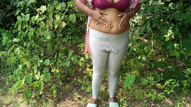 Apple baby: Uniform studentka venku