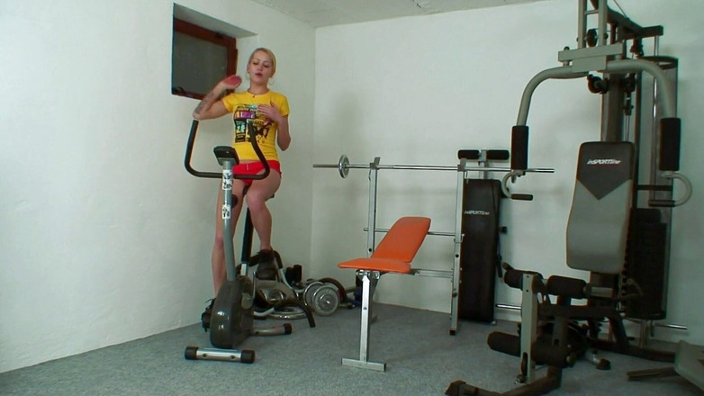 School Reunion: Söt tonåring försöker sin farfars vän kuk