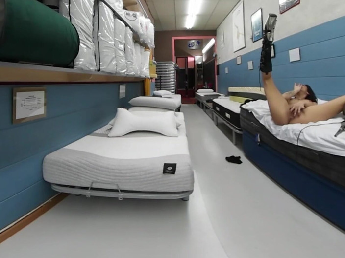 Thagson VR 360: J’adore tester des matelas et manger tes couilles.
