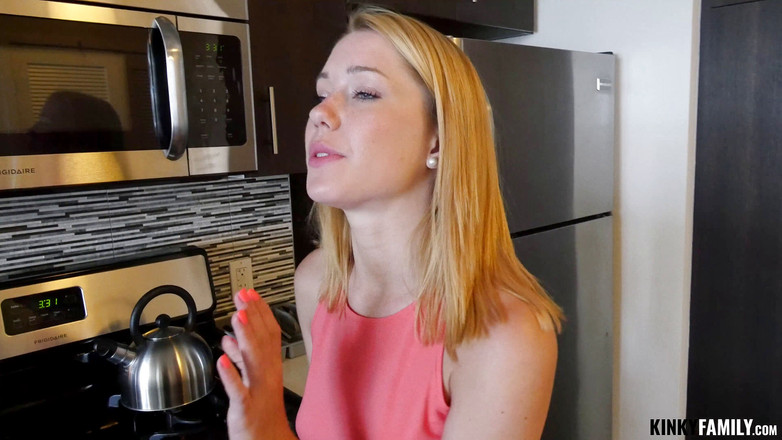 Kinky Family: 오늘 의붓여친을 따먹을게