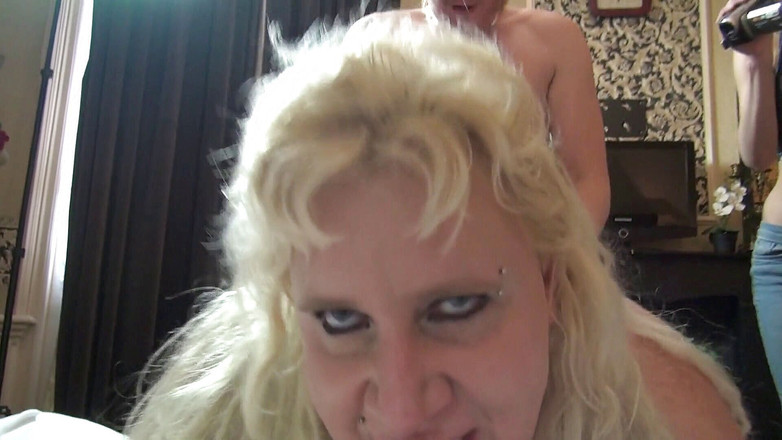 Melody Pleasure: Jewel xl ihr erster mini-gangbang