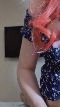 Těhotná teenagerka jezdí na ptákovi a užívá si to
