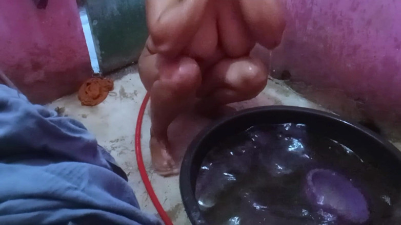 Citra: 我的继母总是在淋浴时拍摄自己来炫耀她的