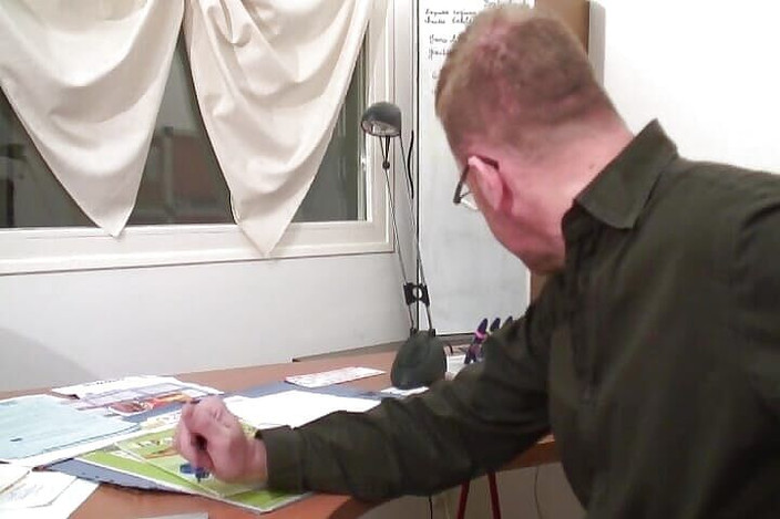 Videos Francaises: Pelajar Perancis dihukum lubangnya oleh dua guru