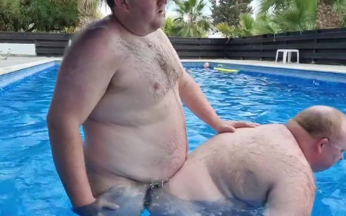 brummieboi89: Пасынок трахает своего отчима в бассейне