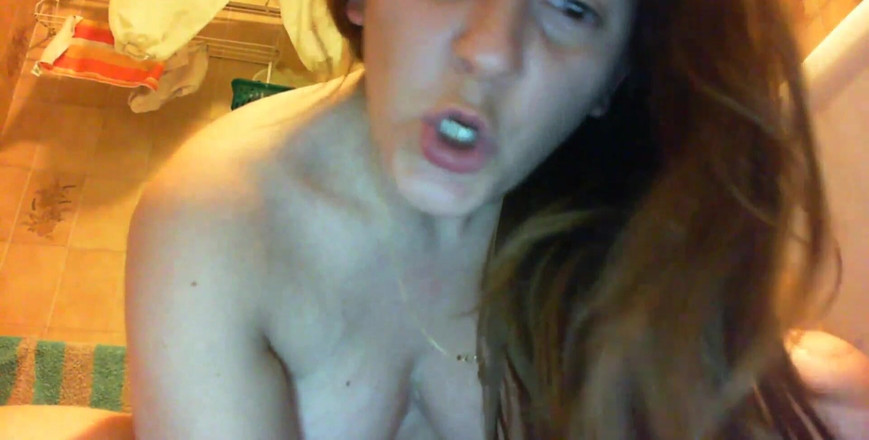 Nicoletta Embassi: Melancap basah yang hebat di bilik mandi adakah anda bersedia...