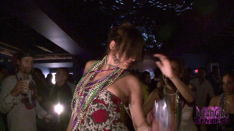 Dream Girls: Chicas universitarias cachondas se desnudan en la impresionante fiesta de...