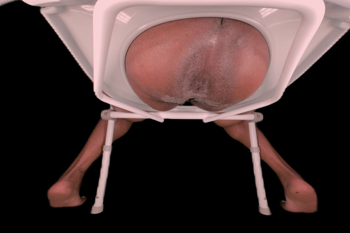 Ebony VR solos virtual reality adult films: Cewek kulit hitam kencing di toilet pov - pancuran emas dubur...