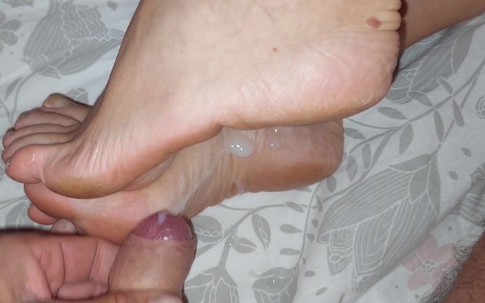 Selena 70: Cum on mature soles