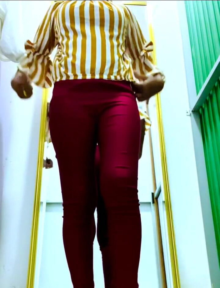 Tharumini_Official: Soyunma odası.