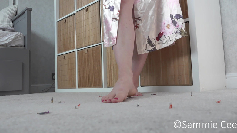 Sammie Cee: Bosá obryně