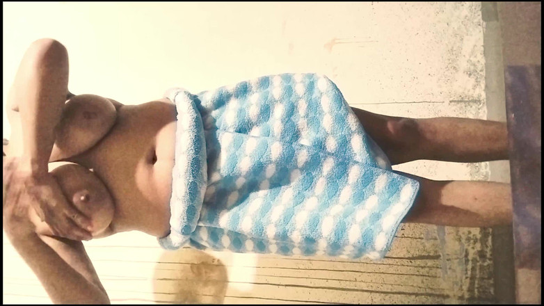 FantacyCouple: College-mädchen muschi fingern beim duschen im badezimmer