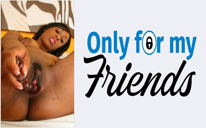 Only for my Friends: パイパンのマンコを持つ痴女の最初のポルノは、大人のおもちゃに興奮し、指で自分自身を触るのが大好きです