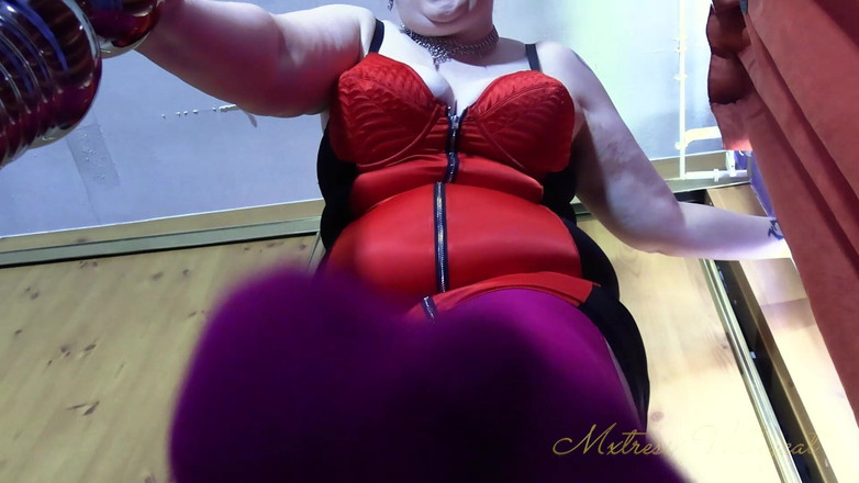 Mxtress Valleycat: Encogido y pisoteado